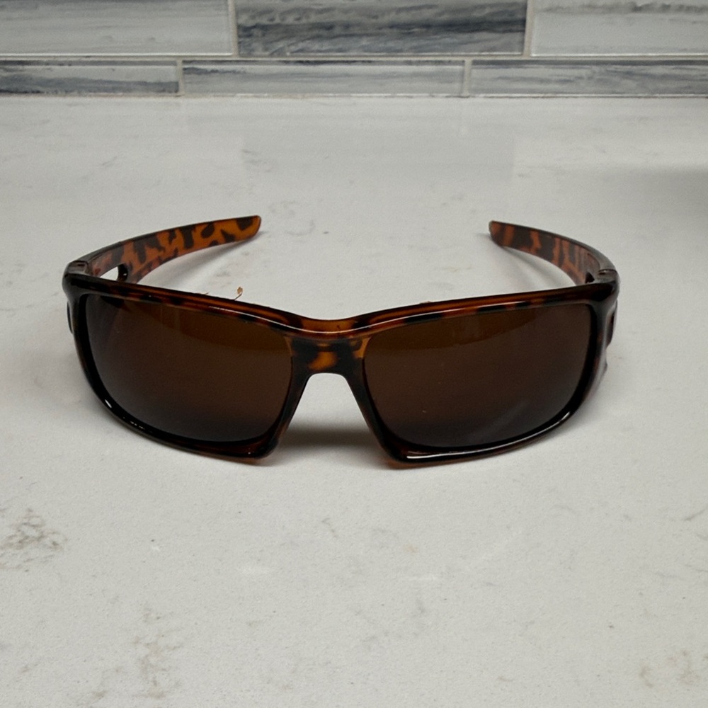 Elegant Tortoise Shell Sunglasses - Picture 10 of 14